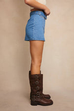LOW RISE DENIM SKIRT WITH BELT: DENIM / L