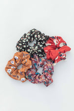 Floral Scrunchie (2 colors)