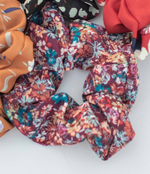 Floral Scrunchie (2 colors)